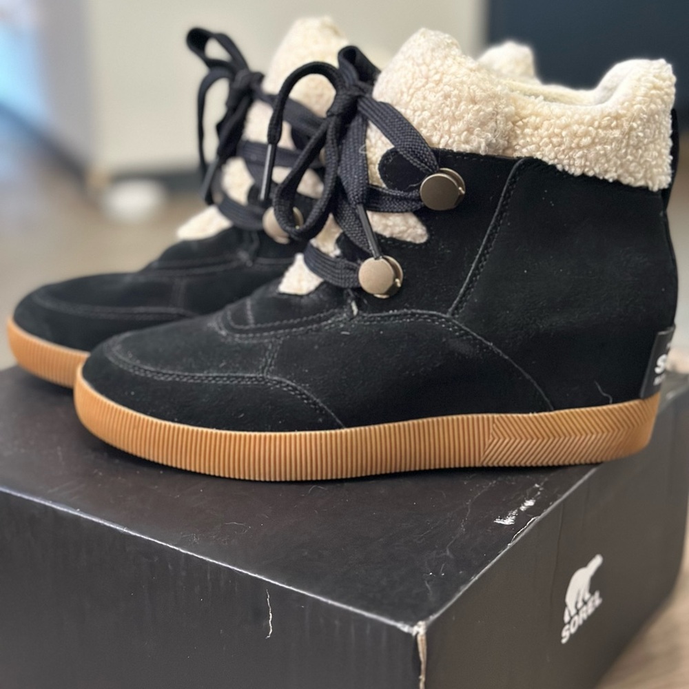Sorel Out and About Wedge Boot Women’s Size 9.5